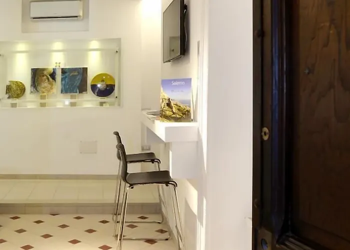 Santi E Saraceni Bed and Breakfast Σαλέρνο